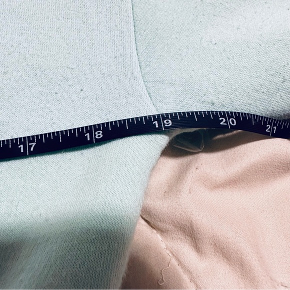 ❤️ $10 Flash Sale Faded Rose Daisy Print Cropped Hoodie - Picture 5 of 9